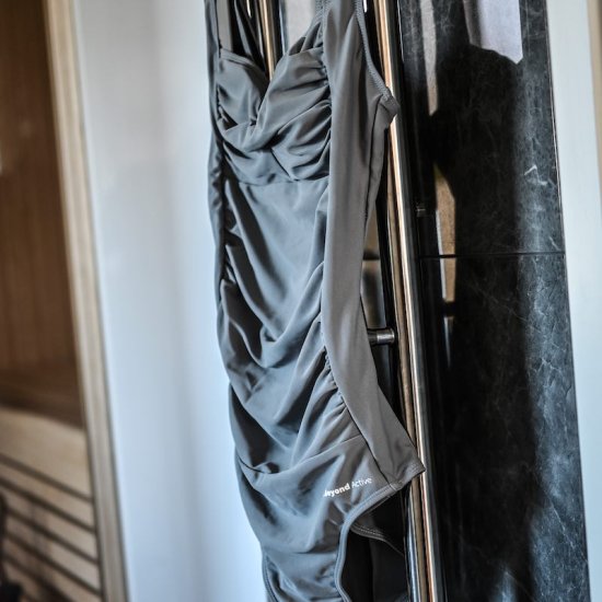 Muotoileva uimapuku, joka tukee vatsaa - Sulje napsauttamalla kuva