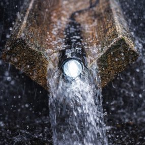 Ladattava LED-taskulamppu