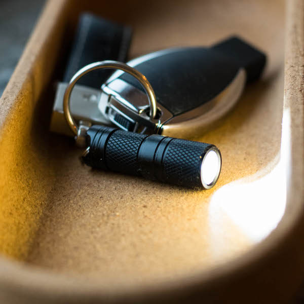 Mini-taskulamppu USB - vedenpitävä