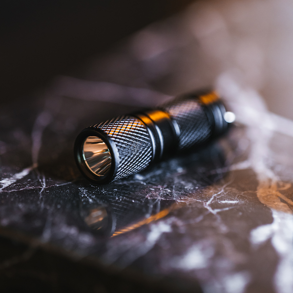 Mini-taskulamppu USB - vedenpitävä