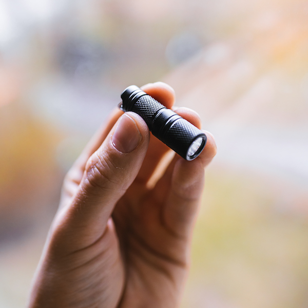 Mini-taskulamppu USB - vedenpitävä