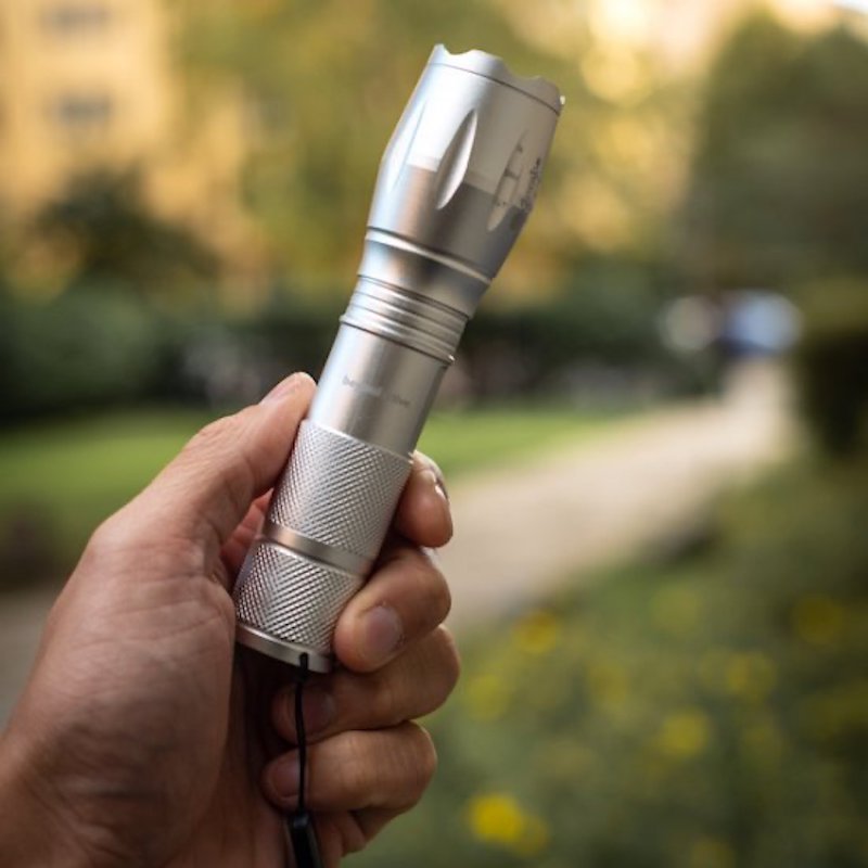 Voimakas taskulamppu