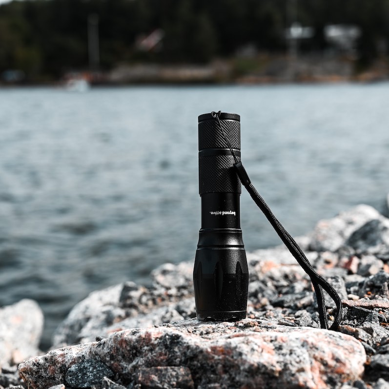 Voimakas taskulamppu